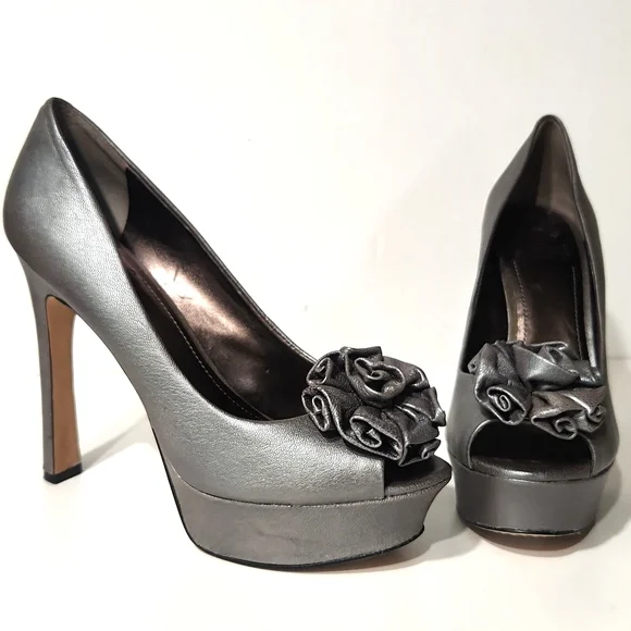 NEW Vince Camuto Leather Pewter Peep Toe Platform Bow Detail 5" Heels  Size 8.5B - Picture 9 of 15